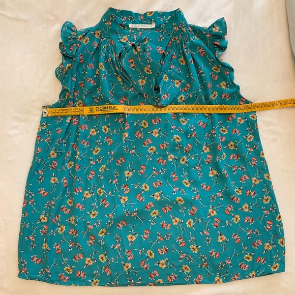 Violet + Claire Floral Top with Tie - Picture 5 of 8